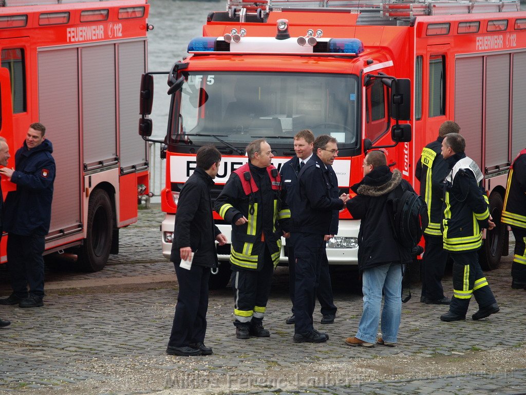 Neue LF`s fuer Koeln Uebergabe in Koeln Deutz an den Wachen  P122.JPG
